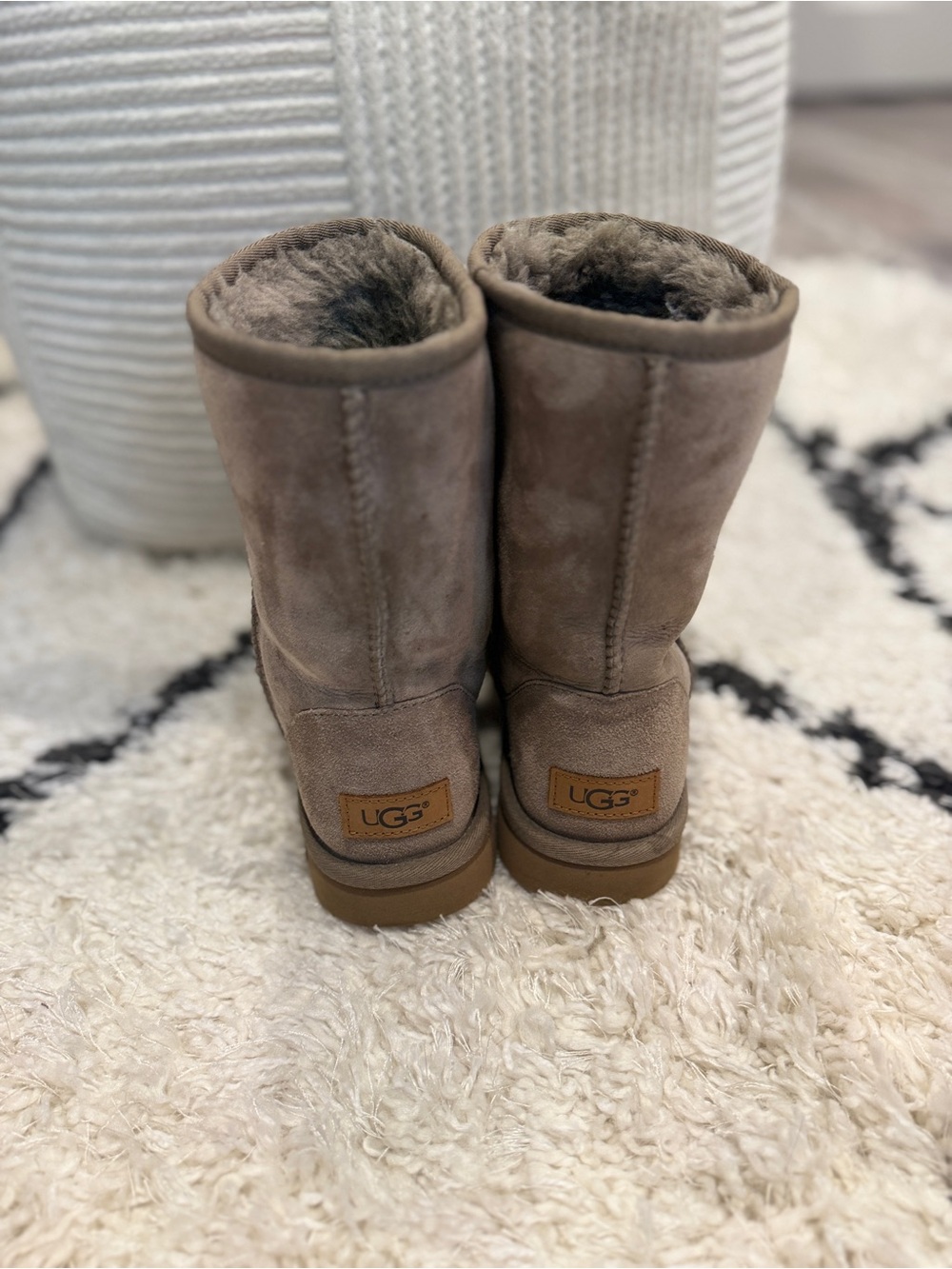 UGG Classic Short II Chestnut Sheepskin Boots Women’s 7 Brown Suede Winter - Picture 5 of 10